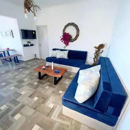 Holiday home Petalou House *