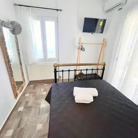 Petalou House Imerovigli (Santorini)