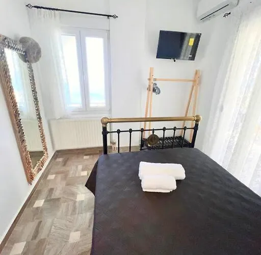 Petalou House Imerovigli (Santorini)