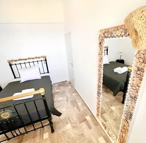 Petalou House Imerovigli (Santorini)