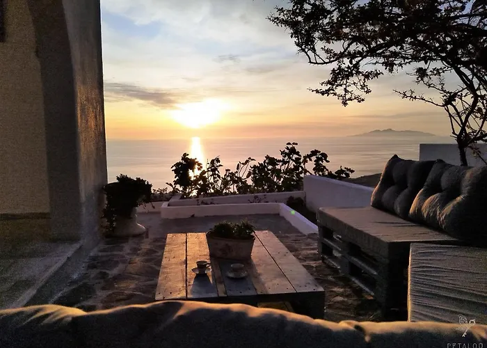 Petalou House Imerovigli (Santorini)