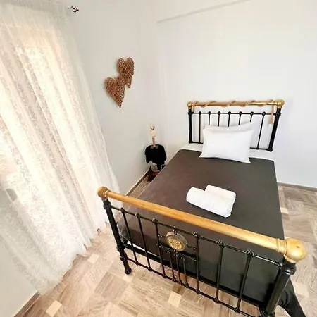 Petalou House Imerovigli (Santorini)